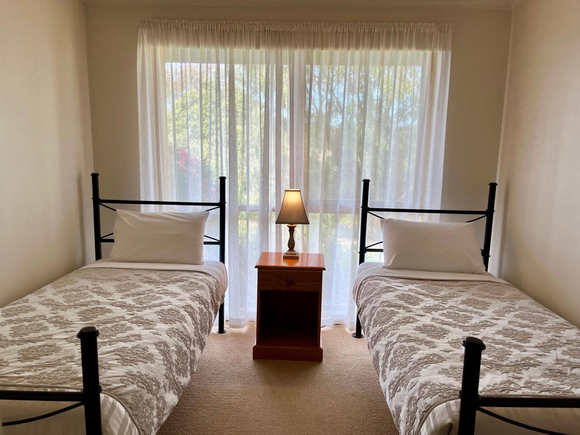 Daysy Hill Country Cottages Port Campbell Zimmer foto